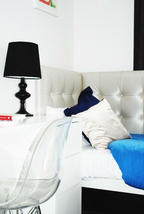 The Dome Hotel London Room photo